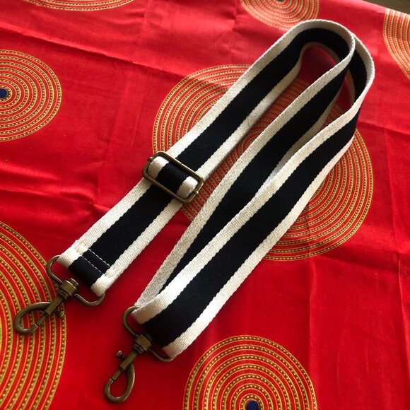 Duffel Bag w Canvas straps & trim. Adjustable, attachable shoulder strap - Picture 3 of 10